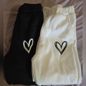 Chic Heart Design Black and White Kids Joggers